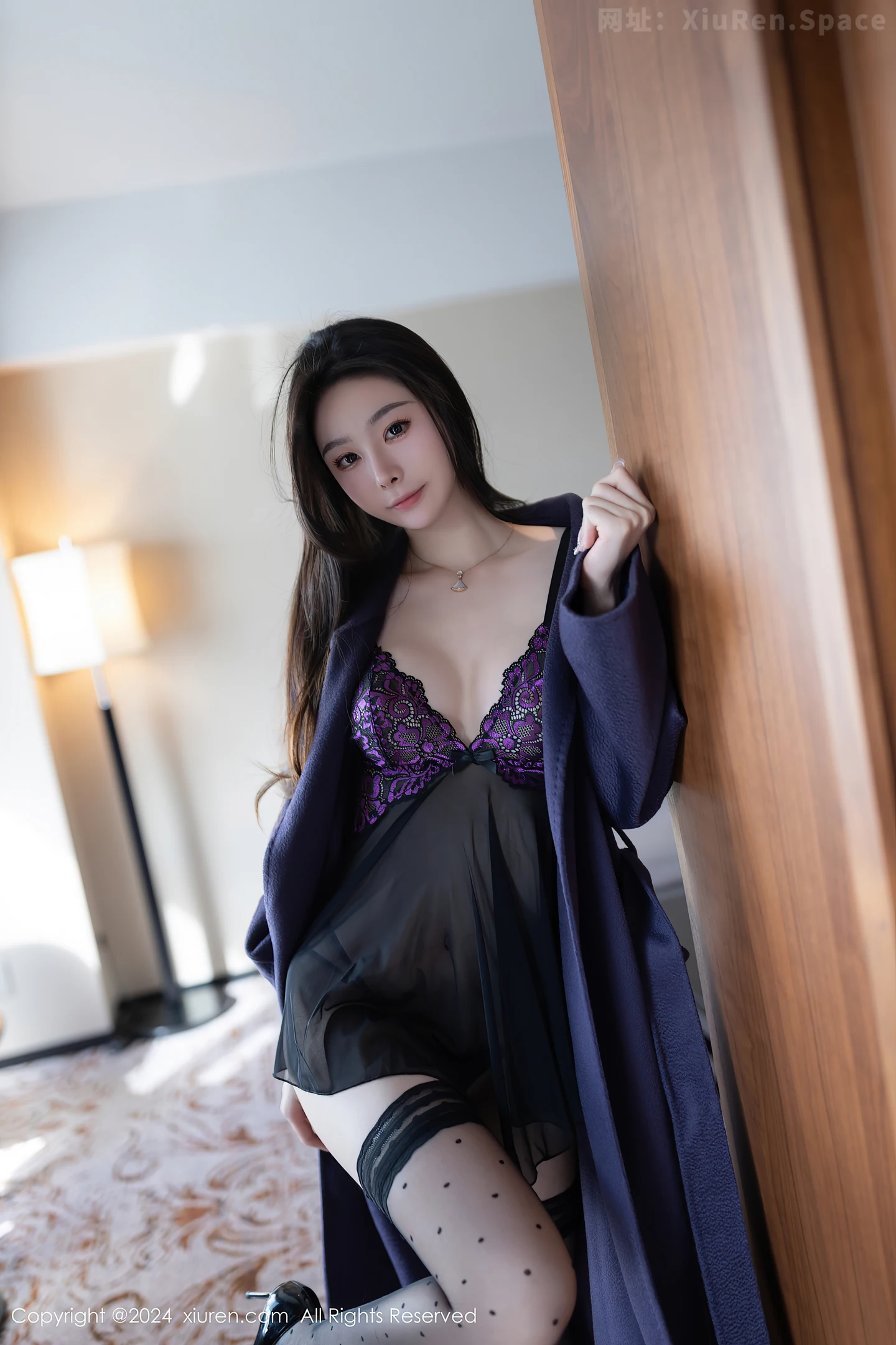 图片[3]-[XiuRen秀人网]VOL.8195 模特小逗逗性感紫色蕾丝情趣内衣配超薄黑丝秀曼妙身姿诱惑写真80P-秀人网官方网站